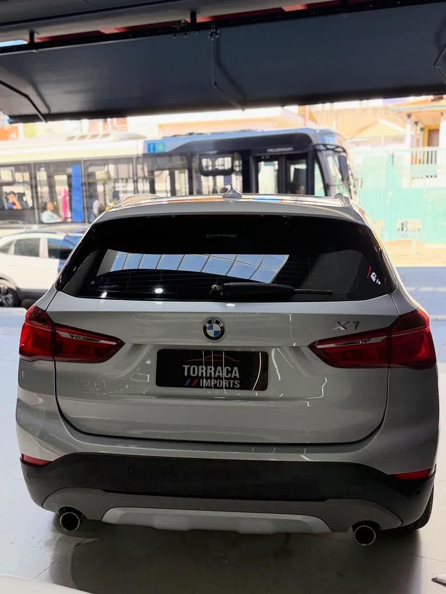 BMW X1 X-Line 2.0 ActiveFlex 2016/2017 — foto 4 de 8