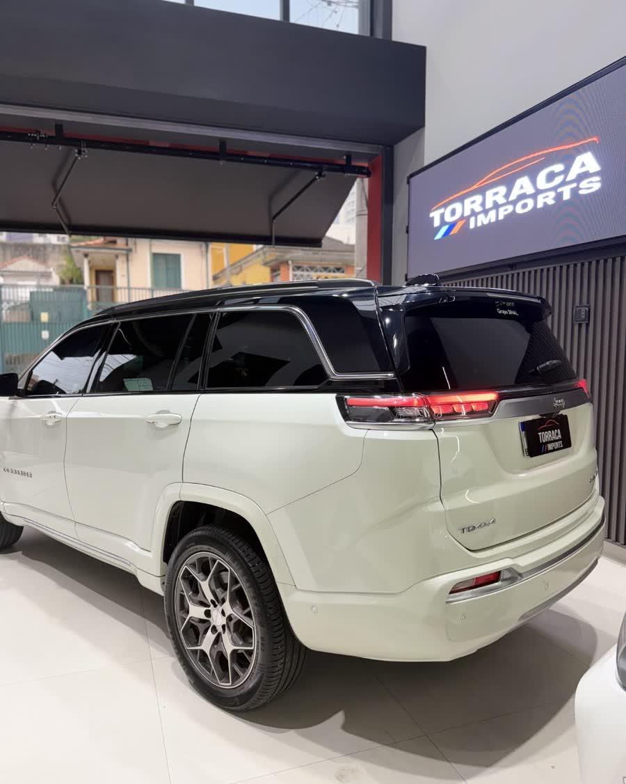 Jeep Commander Overland 2.0 Diesel Interior Mocha 2023 — foto 3 de 8
