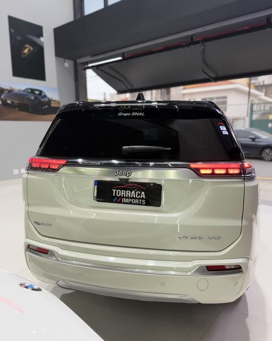 Jeep Commander Overland 2.0 Diesel Interior Mocha 2023 — foto 4 de 8