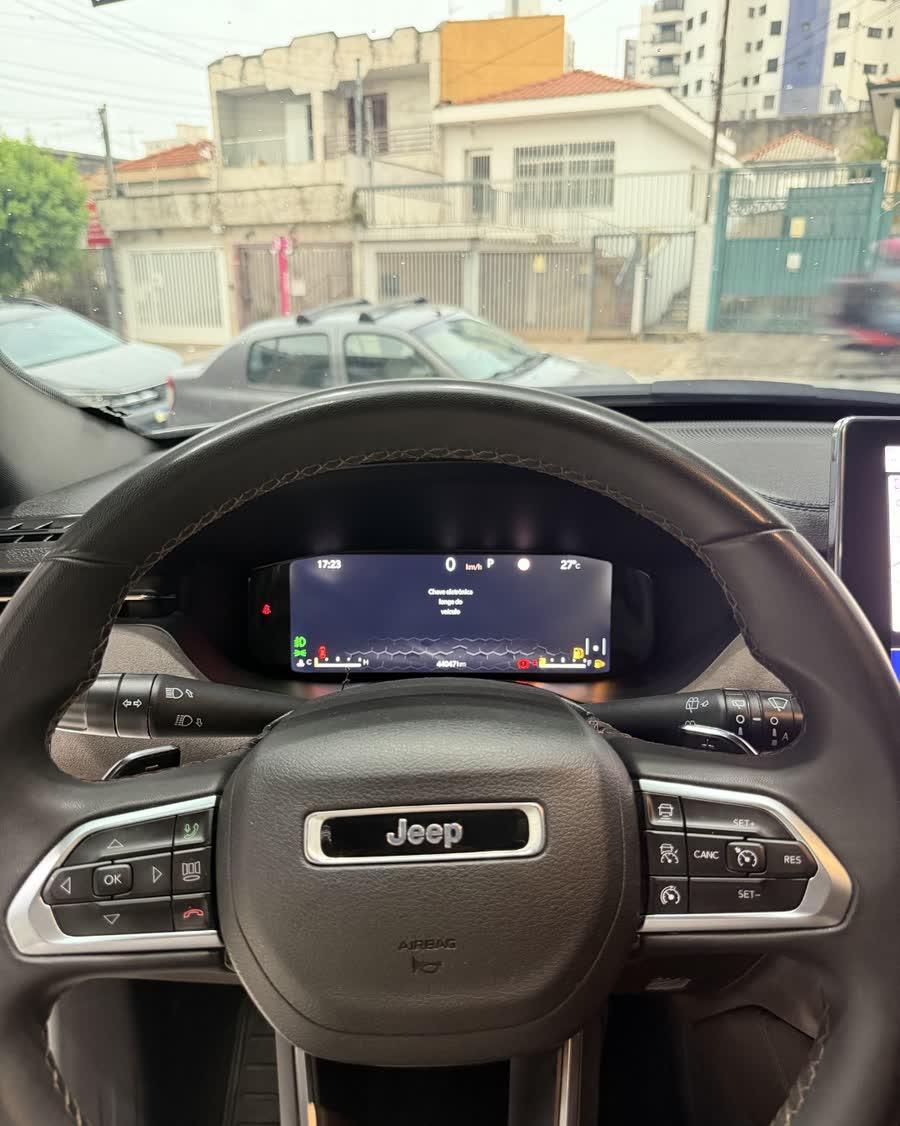 Jeep Commander Overland 2.0 Diesel Interior Mocha 2023 — foto 5 de 8