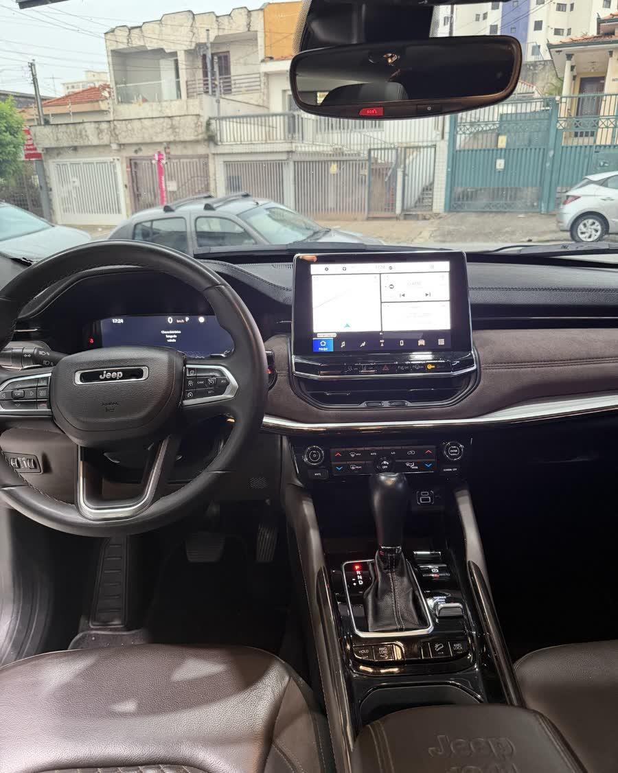 Jeep Commander Overland 2.0 Diesel Interior Mocha 2023 — foto 7 de 8