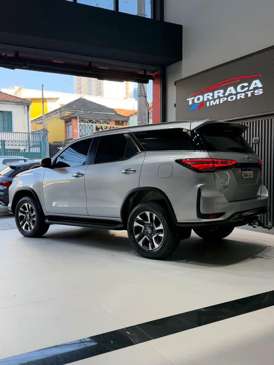Toyota Hilux SW4 Diamond 7 lugares 2.8 Turbodiesel 2025/2026 — foto 3 de 8