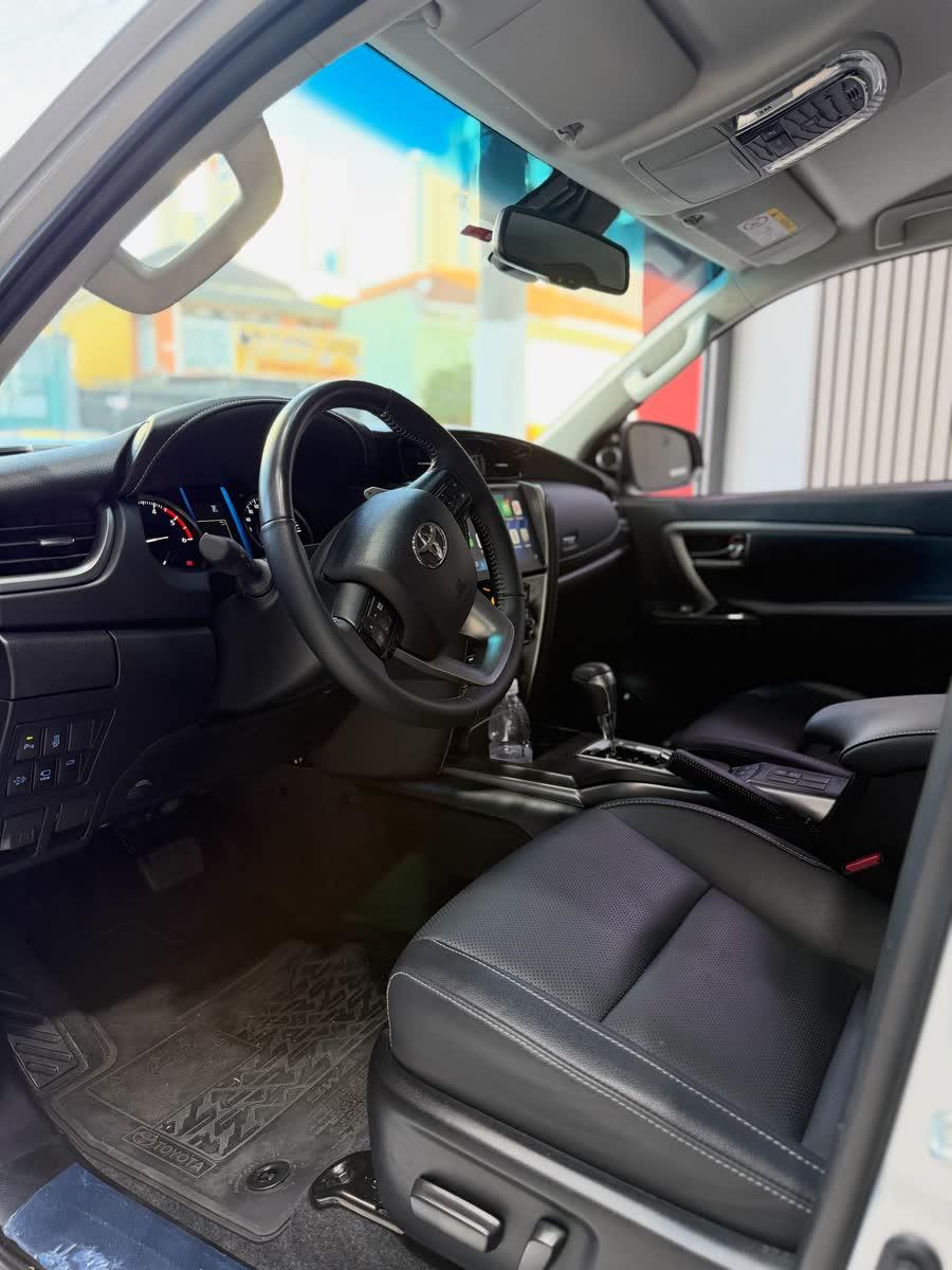 Toyota Hilux SW4 Diamond 7 lugares 2.8 Turbodiesel 2025/2026 — foto 8 de 8