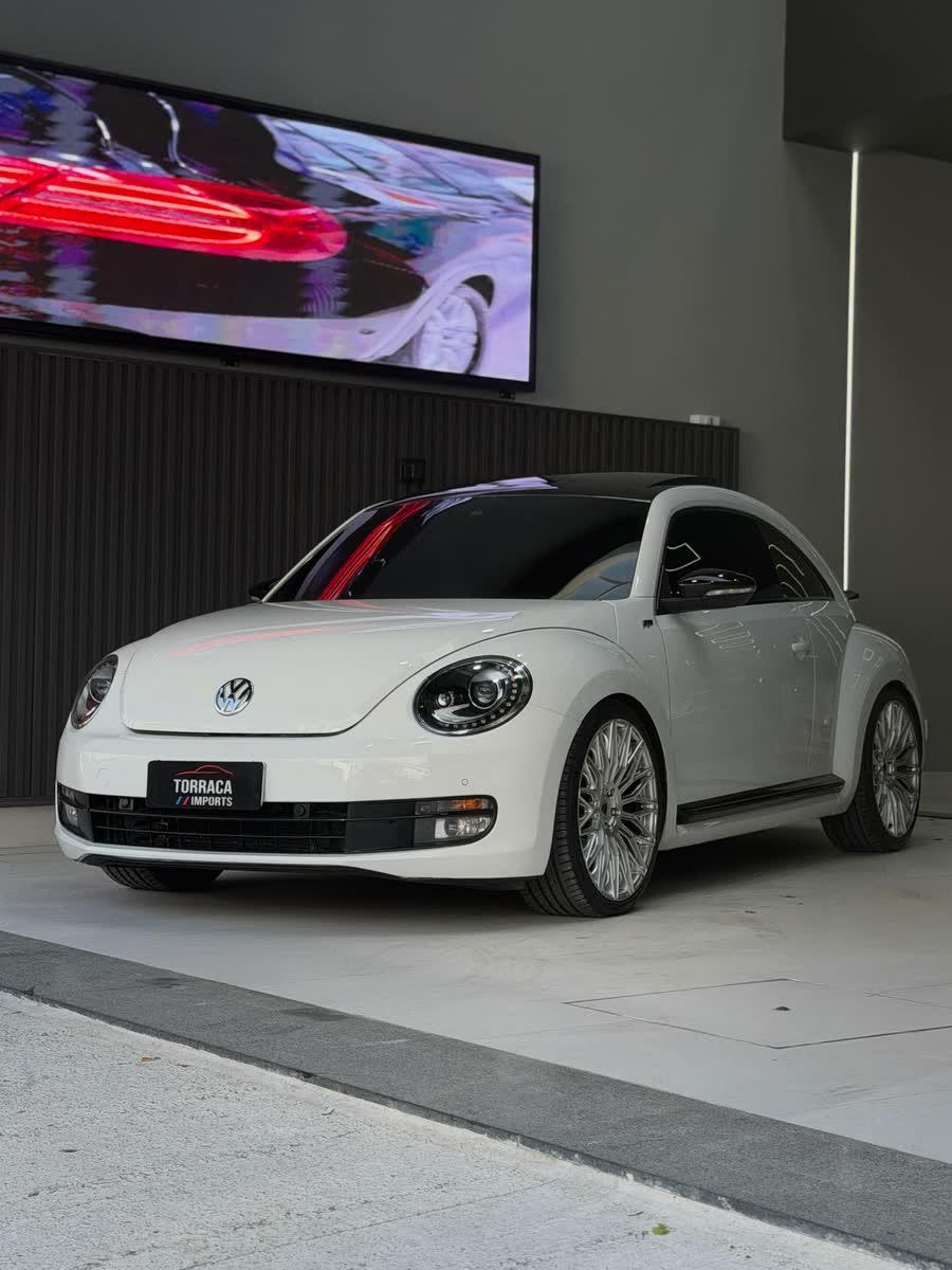 Volkswagen Fusca R-Line 2.0 TSI 2013/2014, cor branco