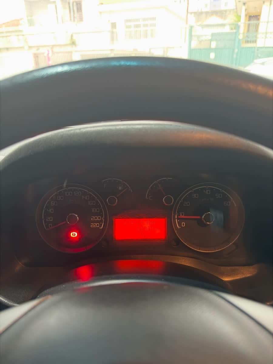 Fiat Doblò Essence 1.8 7 lugares 2021 — foto 5 de 8