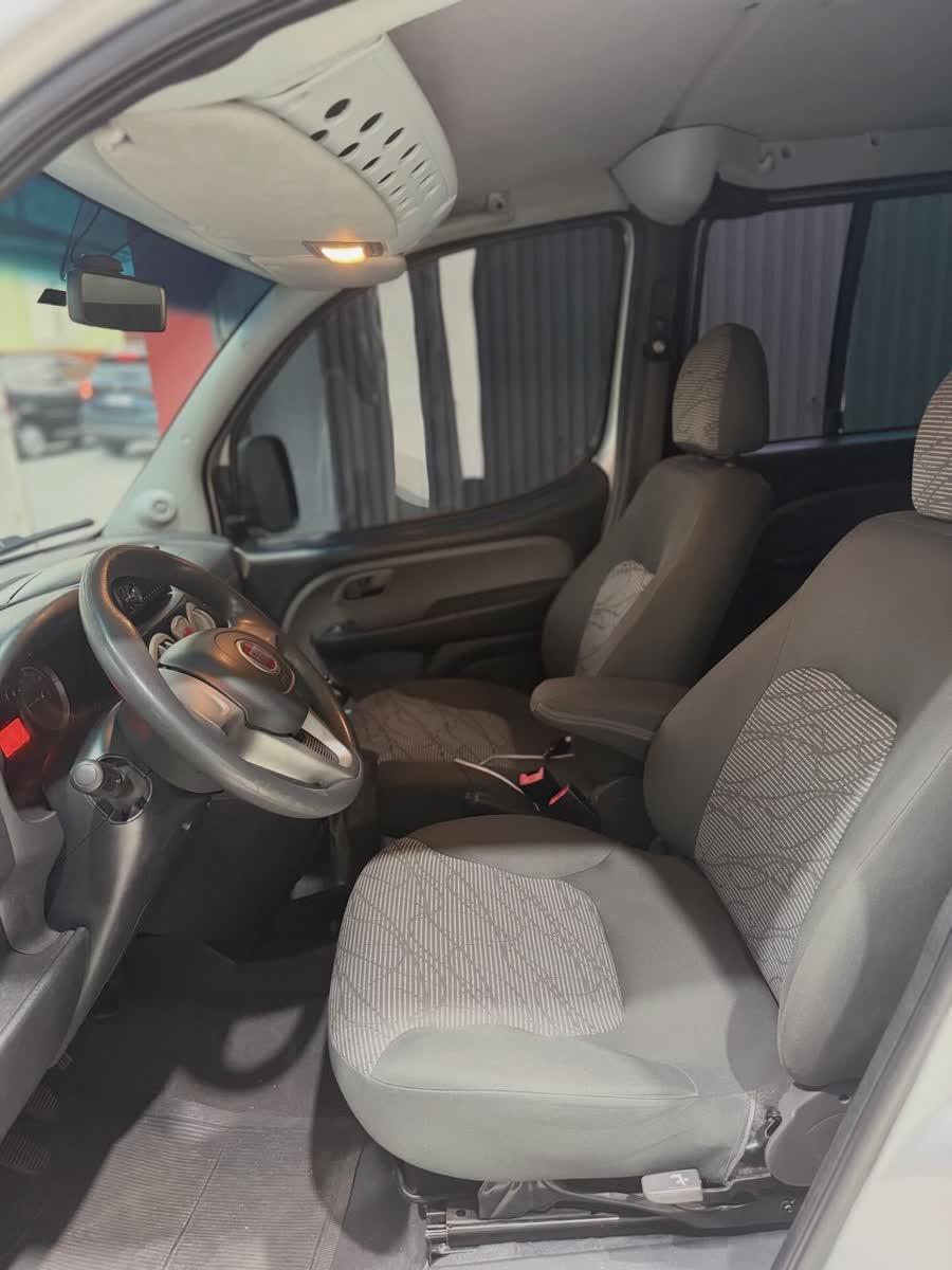 Fiat Doblò Essence 1.8 7 lugares 2021 — foto 7 de 8