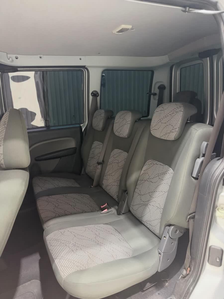 Fiat Doblò Essence 1.8 7 lugares 2021 — foto 8 de 8